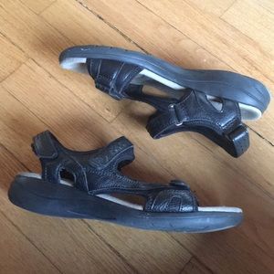 clarks morse tour velcro sandal